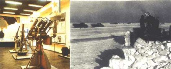 Часть экспозиции 1-го зала. Слева: Счетверённый зенитный пулемёт. Фото 1977 г. Справа: Зенитчики на страже ледовой трассы. Документальная фотография