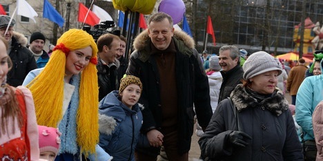 Александр Дрозденко принял участие в масленичных гуляньях.
