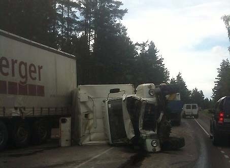 Три грузовика попали ДТП на Колтушском шоссе (видео)