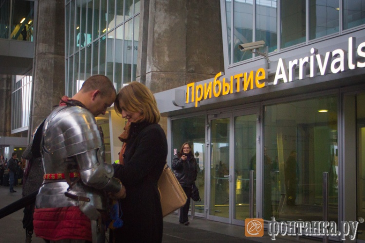 Предложение рыцаря Артема на белом коне из Токсово  в аэропорте Пулково