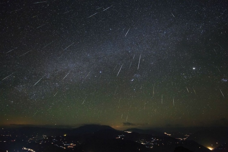 Сегодня ночью ожидается пик метеорного потока Акварид