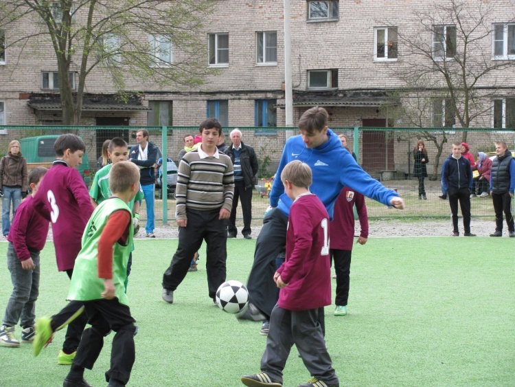Игорь Игонин провёл в посёлке имени Свердлова тренировку для детей
