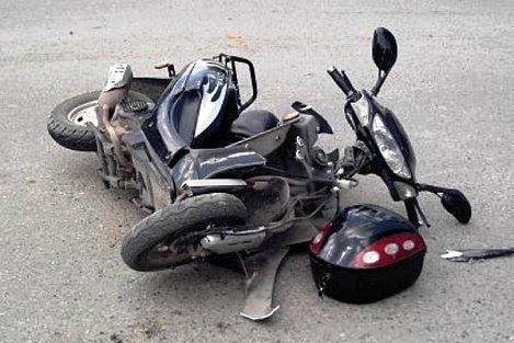 17-летняя девушка на мопеде попала в аварию на Колтушском шоссе