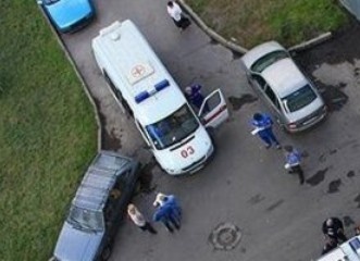 Зять в гостях у тещи в Кузьмоловском выпал с балкона