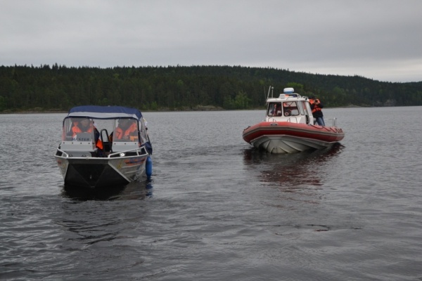 В акватории Ладожского озера спасли двух рыбаков