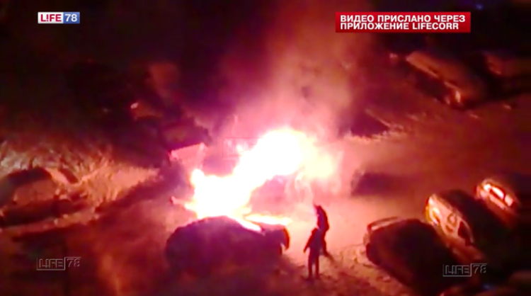 Ночью в Мурино сгорел автомобиль