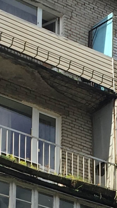 В Кузьмолово никому нет дела до аварийного балкона