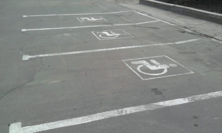 Дело о нарушении прав инвалидов на парковке у «Мега Дыбенко» направили в суд