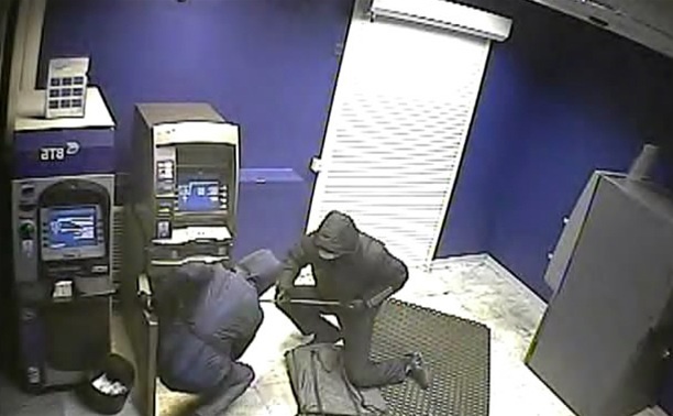Из торгового центра в Новом Девяткино украли банкомат