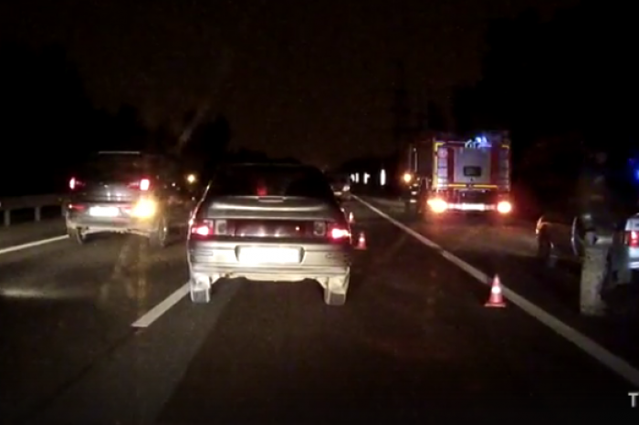 Инспектор ДПС на &quot;Audi Q7&quot; сбил насмерть пешехода на обочине на Мурманском шоссе