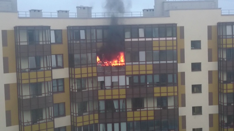 В новостройке в Кудрово загорелась квартира