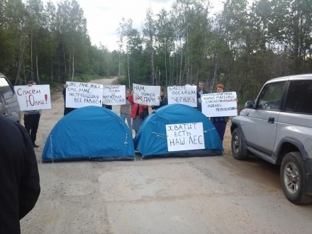 Жители поселка Юкки перекрыли въезд с Приозерского шоссе