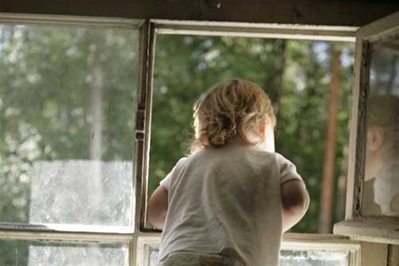 Трехлетний мальчик выпал из окна во Всеволожске