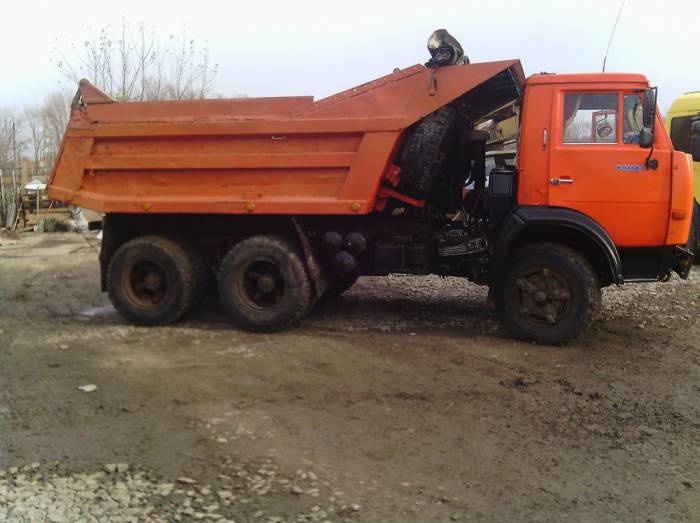 С оборонной стройки в Кузьмоловском угнали грузовик за 2,5 миллиона рублей