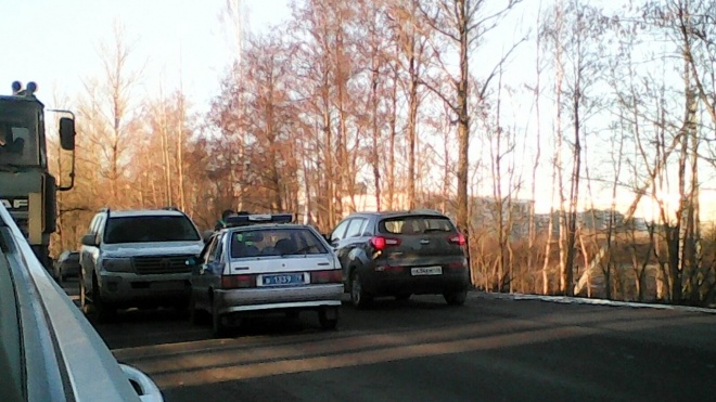 На Токсовском шоссе Land Cruiser врезался в автомобиль ДПС