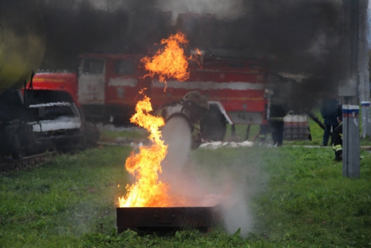 В Ленинградской области состоялись соревнования по пожарному биатлону
