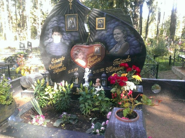 Во Всеволожском районе разрисовали могилы жертв авиакатастрофы Ту-154 под Донецком