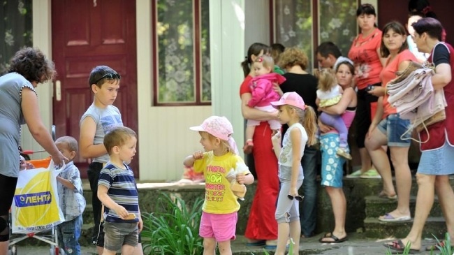 Губернатор Дрозденко даст украинским беженцам 7 миллионов