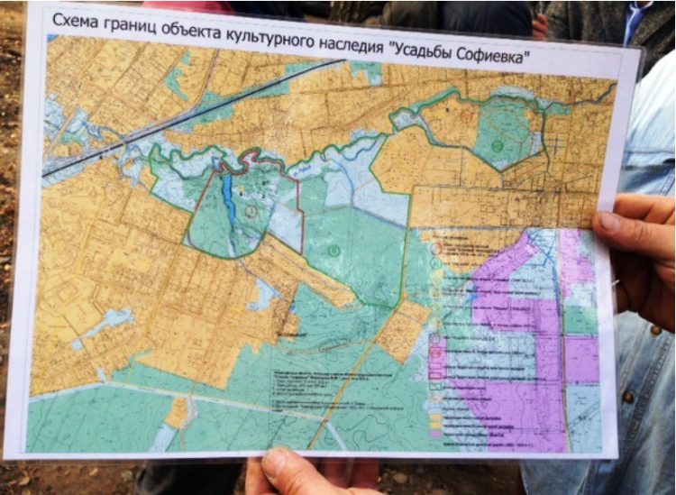 Защитники парка Софиевка: Вырытый бульдозером котлован не похож на пешеходную дорожку