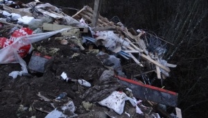 В поселке Кузьмоловский растет свалка отходов, а администрация отшучивается