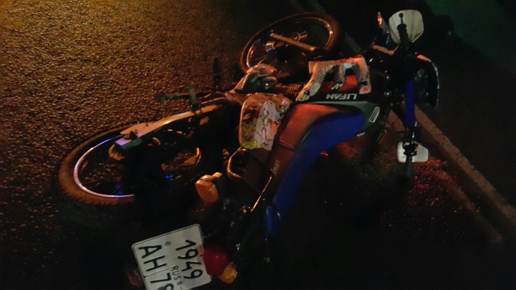 Мотоцикл влетел в иномарку на Колтушском шоссе