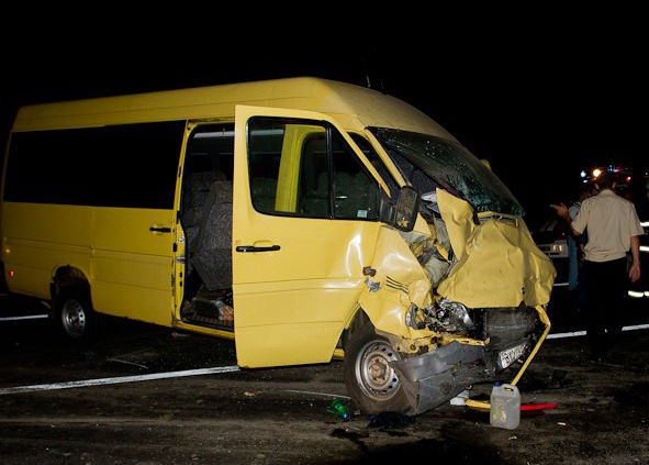 ДТП на Токсовском шоссе: водитель легковушки погиб, пассажиры маршрутки лишились зубов