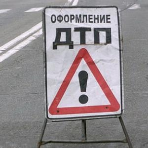 Во Всеволожске автомобиль снес столб