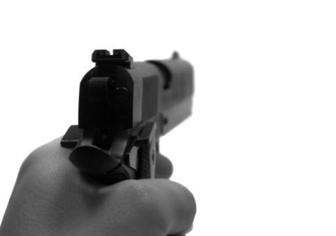 Петербуржца подстрелили из травматического пистолета в Ленобласти