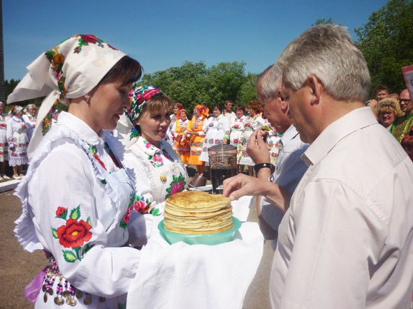 Петербуржцы будут отмечать марийский праздник цветов