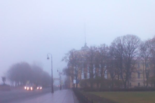 Петербург заволокло туманом