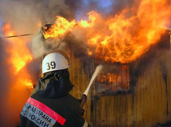 При пожаре в одном из садоводств у поселка Новотоксово пострадал мужчина