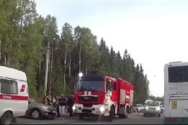 В массовом ДТП с маршруткой на Выборгском шоссе пострадали шесть человек