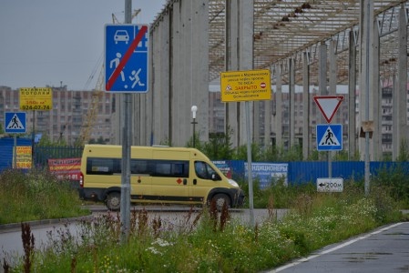 Скоро рассвет, дороги нет: ремонтные работы у ТЦ «Мега-Дыбенко» перекрыли въезд в Петербург