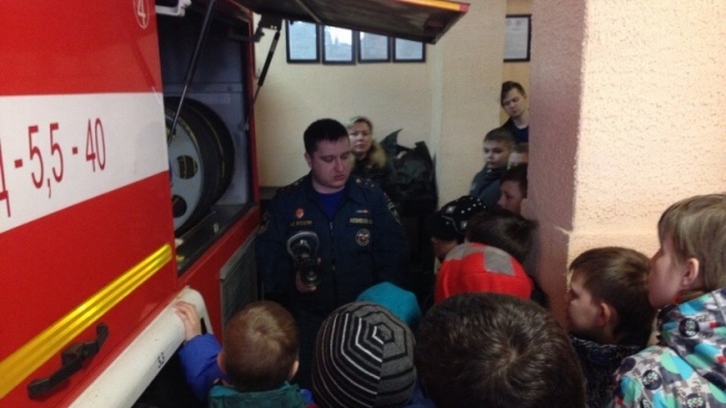 Школьники из Всеволожского района смогли ознакомиться с работой пожарного