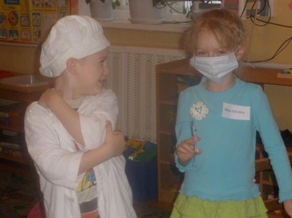 Юные врачи и медсёстры вели приём пациентов в Ваганово Ленинградской области