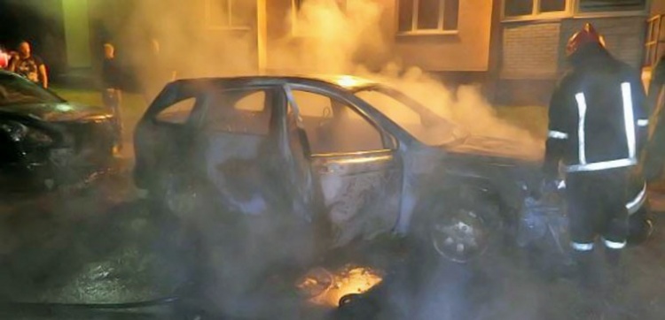 Очевидцы: В Мурино ночью сгорели Honda и Nissan. Не исключен поджог