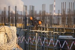 Строительство ЖК "Greenландия" частично приостановлено гибелью монтажника