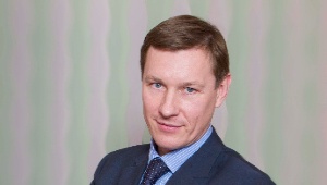 Михаил Москвин опробовал детскую площадку во Всеволожске