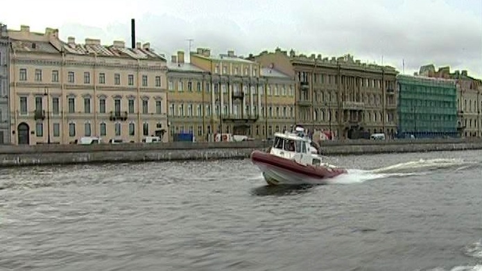 На реках и каналах Петербурга ограничили скорость до 8 км/ч